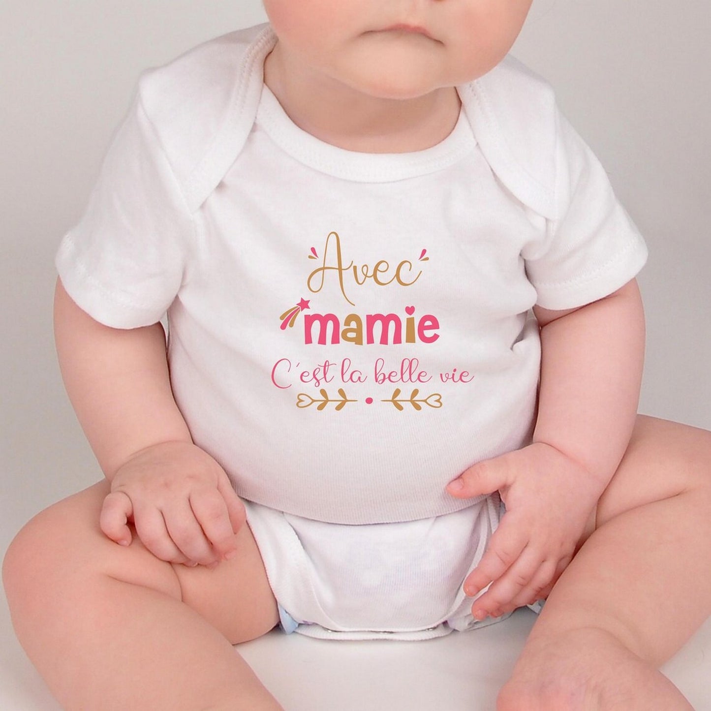 Body bébé "Avec mamie c'est la belle vie" rose