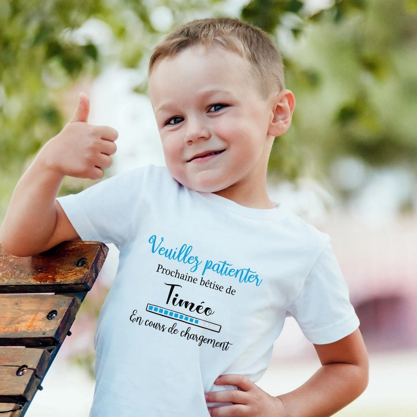 Tshirt enfant personnalisé, "Veuillez patienter...prochaine bêtise"